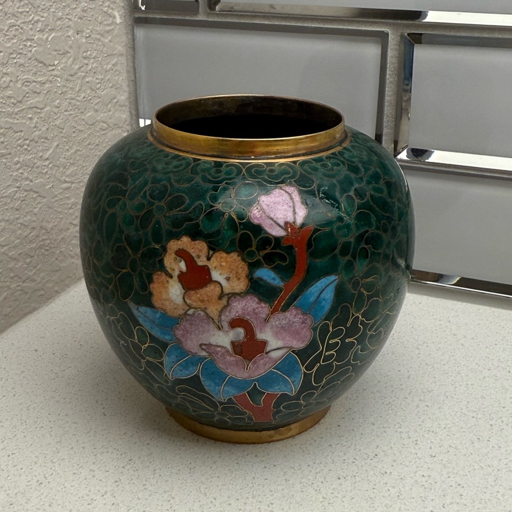 Vintage Floral Cloisonné Vase with Gold Accents Enamel Chinese Jar Brass - Picture 3 of 13